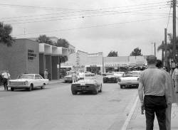 oldschoolgarage:  Downtown Sebring, FL 1965. Locals witness two