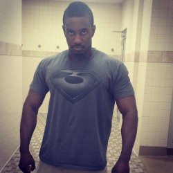 muscle–and-nerds:  Where are my muscle worshippers of color