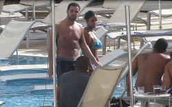no:  celebritiesofcolor:  Drake is spotted relaxing by the hotel