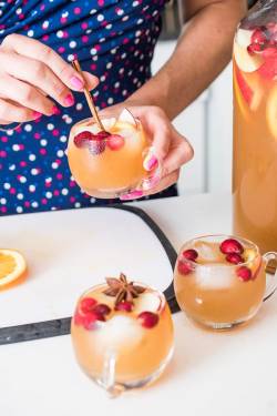 foodffs:  Apple Cider SangriaFollow for recipesIs this how you