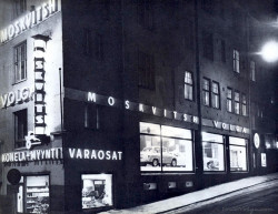 furtho:  Moskvitsh brand car showroom, Helsinki, 1960 (via visualhistory)