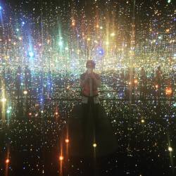 Is this what time travel looks like if you get lost? #infinityroom  (at The Broad)