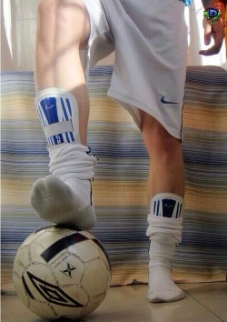 malesockslegs:  luvsoxs:  absolutely loving the footies!  yeah!