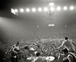 (via Rock-and-Roll: 1956 | Shorpy Historical Photo Archive)