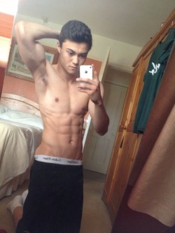 amateurexposedlads:  He’s hot and fit! Follow me for more hot pics/vids @http://amateurexposedlads.tumblr.com/