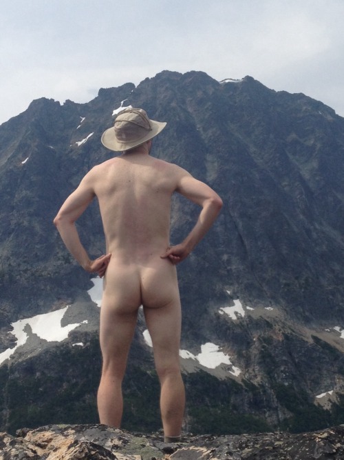 baremountain:  I love nude hiking 