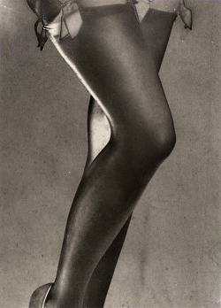 lauramcphee:  Jambes de Lee Miller, 1930 (Man Ray) via  c0c0nut-jam