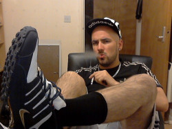 nick99cgn-v2:  Follow me and see more hot Boys and Men