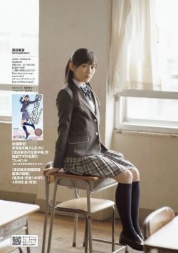 mincang:  【まゆゆ】渡辺麻友のおしり水着画像過激すぎｗｗｗ(美脚画像あり) :