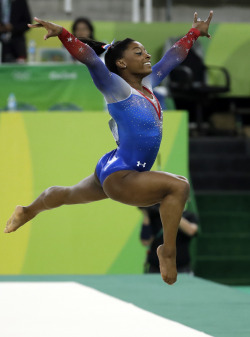 the-movemnt:  Simone Biles becomes the first American female