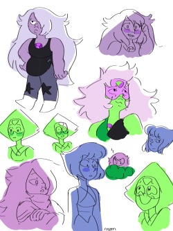 ninnymuffin:  Just some doodles of pals being gals   <3 <3