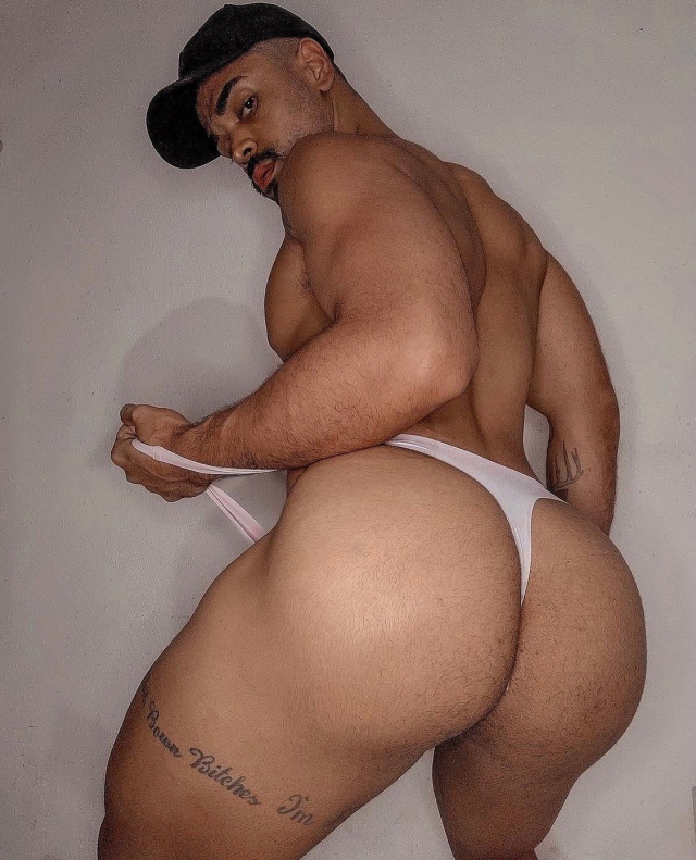 bigbitchass:bootybowdown:Big.  Bitch.