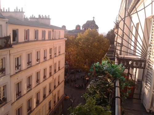 muji-milk:  Paris apartment view 