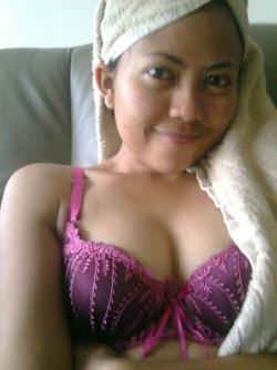 cewekcabecabean:  Cewek Subang Hot Toge Part 1 