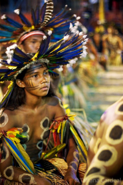 Brazilian Bororo dancers, by Tatiana Cardeal.  Bororo People