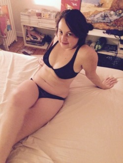 francaisesetfrancodumonde:  Caroline, 32 ans de Toulouse.  Mon