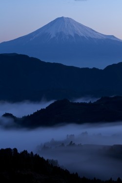 son-0f-zeus:In the gray of the morning 1 | Hiroshi Okamoto