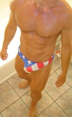 lowblow2myspeedo:  Mmmmm red white and blue