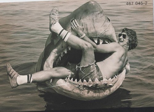 Mindég a hülyéskedés!! :D Amikor Spielberg cápázik!! :D