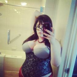 chubby-bunnies:  Size 16/18 US28 years old I work at a spa surrounded