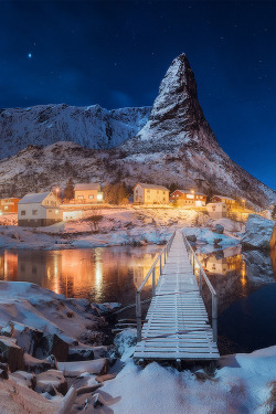 bluepueblo:   Starry Night, Lofoten Island, Norway photo via