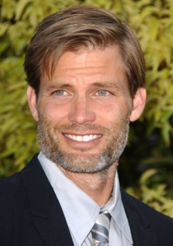 rim-runner:  Casper van Dien aging nicely 