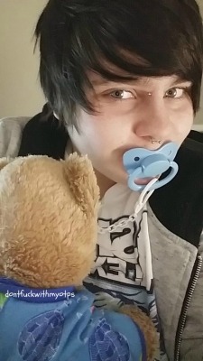 dontfuckwithmyotps:  🍭🍬I wuv my new paci it’s my bestest