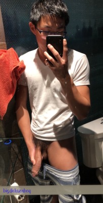 bigdickaznboy:  Serving up some REAL big dick energy for you