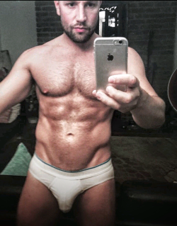 imagesofexpression:  Bulge!  Follow me on Twitter