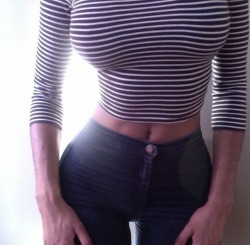 I love stripes on big tits