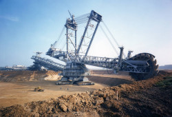 blazepress:  Bagger 288, the largest land vehicle in the world.