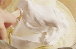 lustingfood:  How to Make Banana Cream Pie (x) 