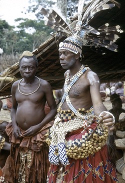 Via Vintage Congo:Kuba titleholders at the royal court, Mushenge,