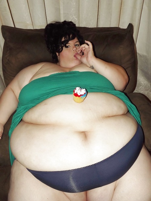 mizzpuss:  Super Big Bellies :) 