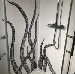 grimkipp:  octopusthingz:  Octopus Bathroom Takeover!  If you