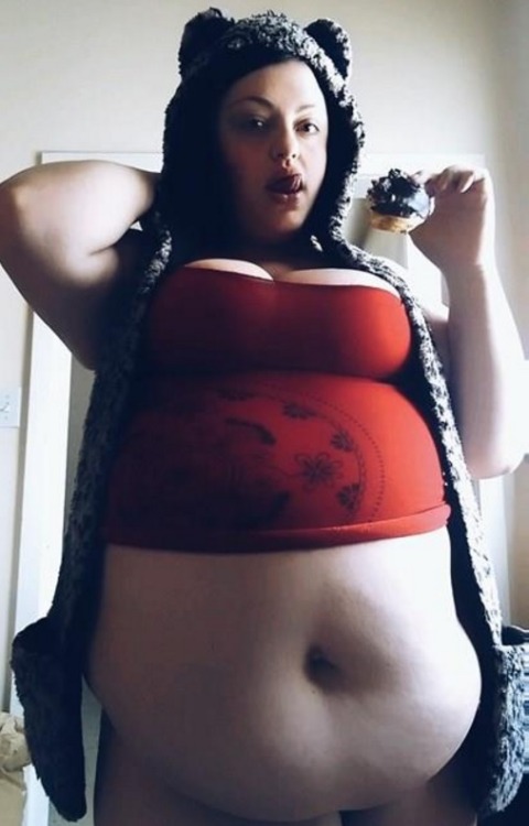 hewholusts: hamgasmicallyfat:  I’m a donut.  And a big cute one at that  belly