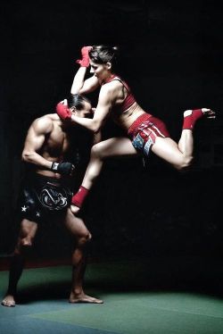 taichi-kungfu:  So charming muay thai lady!!