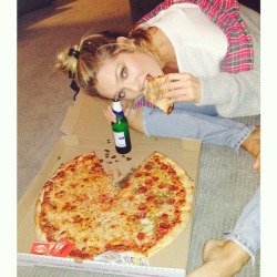 @AnnaBanks: Pigging out on pizza at a friend’s place.