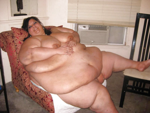 5'8", 714 lbs., 323 kg,, with a BMI of 100 , Goddess Patty.