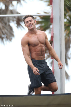 You’ll Definitely Need CPR After Seeing These Shirtless Zac