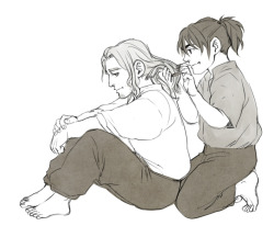 kaciart:  Kili’s got zero interest in his own hair, but loves