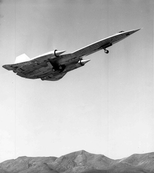 inthenoosphere:  A-12 piloted by Louis Schalk takes off from