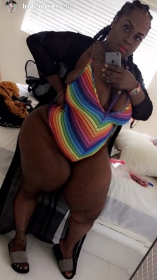 nastynate2353:  She what I like to call SUPA THICK. 😍😋🍫💯