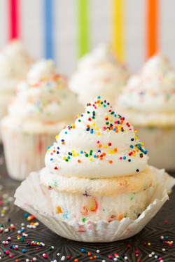 sweetoothgirl:  Funfetti Angel Food Cupcakes 