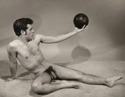 Outstanding vintage man - Series of 7 images - Click on photos