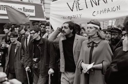 variablenebula:    Stephen Hawking marching with Vanessa Redgrave