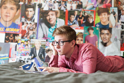 ourchaoticperfection:  Tyler Oakley put your face away you adorable