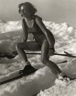 historynet:  Leni Riefenstahl skiing in a one piece bathing suit