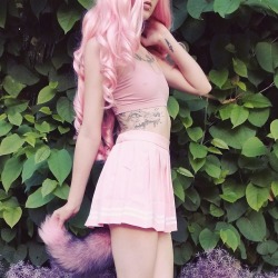 fuckeduplittlefox:Pretty, pink, & foxy 🦊