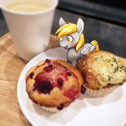 hobilo: I wanna receive a piece of your muffin. ^w^